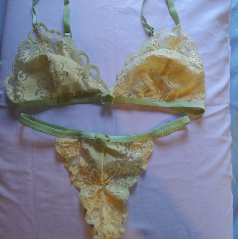 Bra & gstring set - Picture 1 of 6